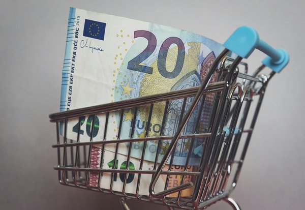 Come posso valutare l'acquisto di un immobile in una zona con prevista estensione della metropolitana a Milano?